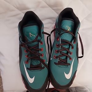 Nike Teal Green Mens Size 10.5 Shoes  638072-310 NICE!